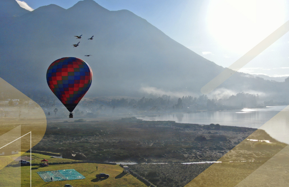 Hot air balloon ride in San Pablo Lake Ecuador